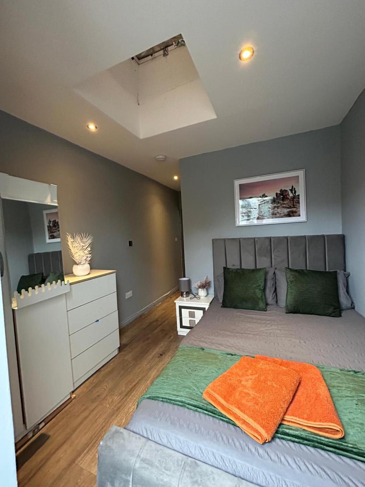 2 Bedroom Flat In Euston 2 Mins Away From Station, No Lift ロンドン エクステリア 写真