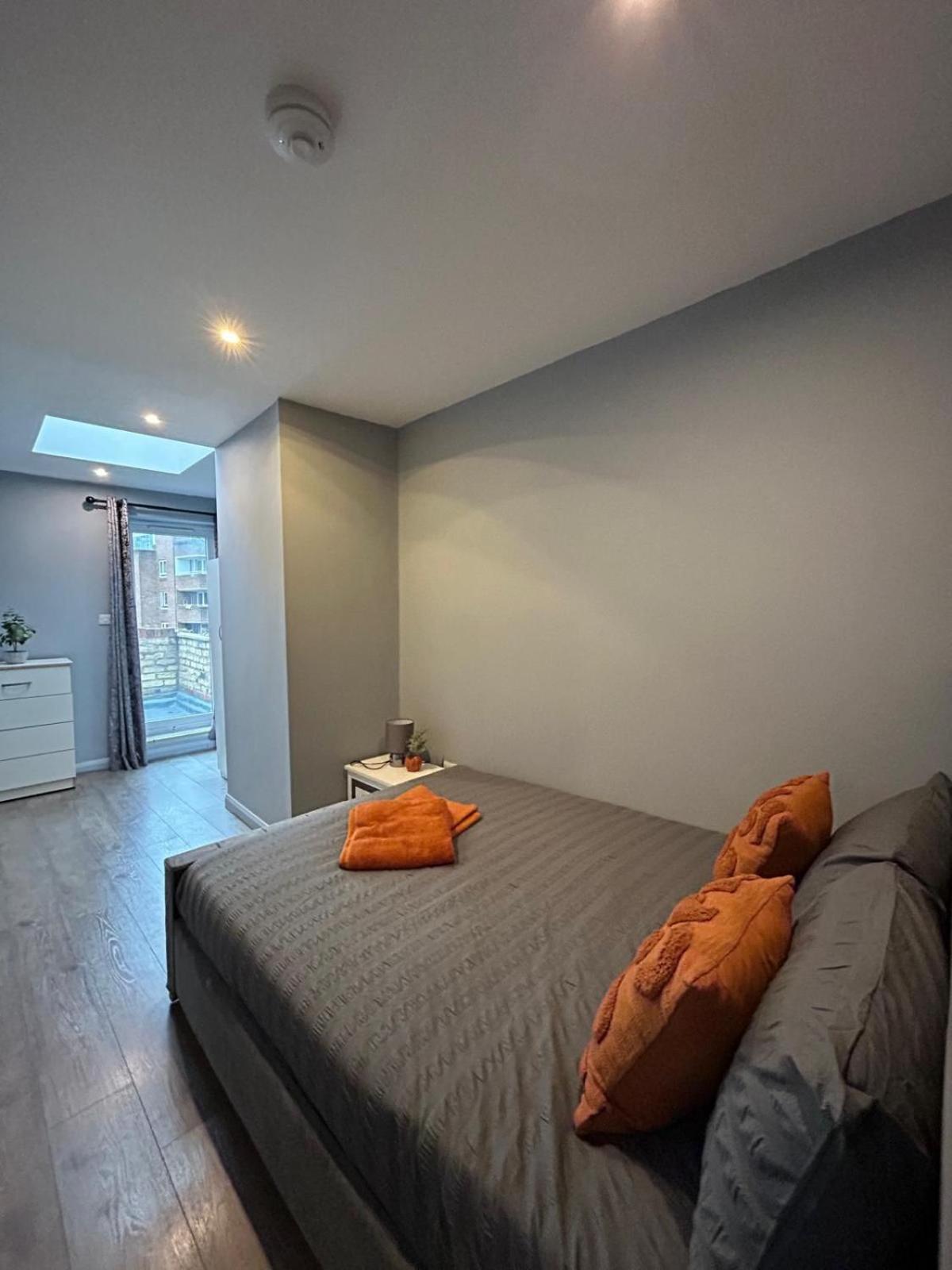 2 Bedroom Flat In Euston 2 Mins Away From Station, No Lift ロンドン エクステリア 写真