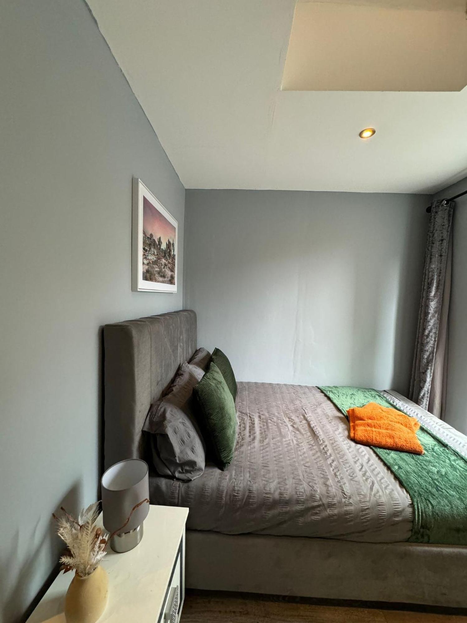 2 Bedroom Flat In Euston 2 Mins Away From Station, No Lift ロンドン エクステリア 写真