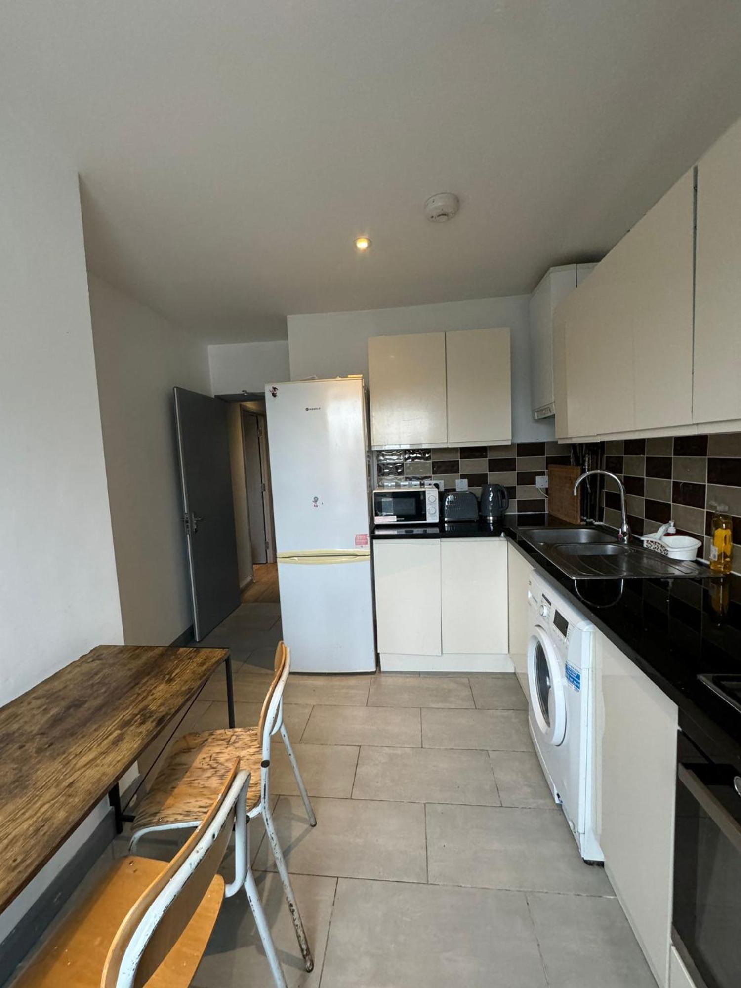 2 Bedroom Flat In Euston 2 Mins Away From Station, No Lift ロンドン エクステリア 写真