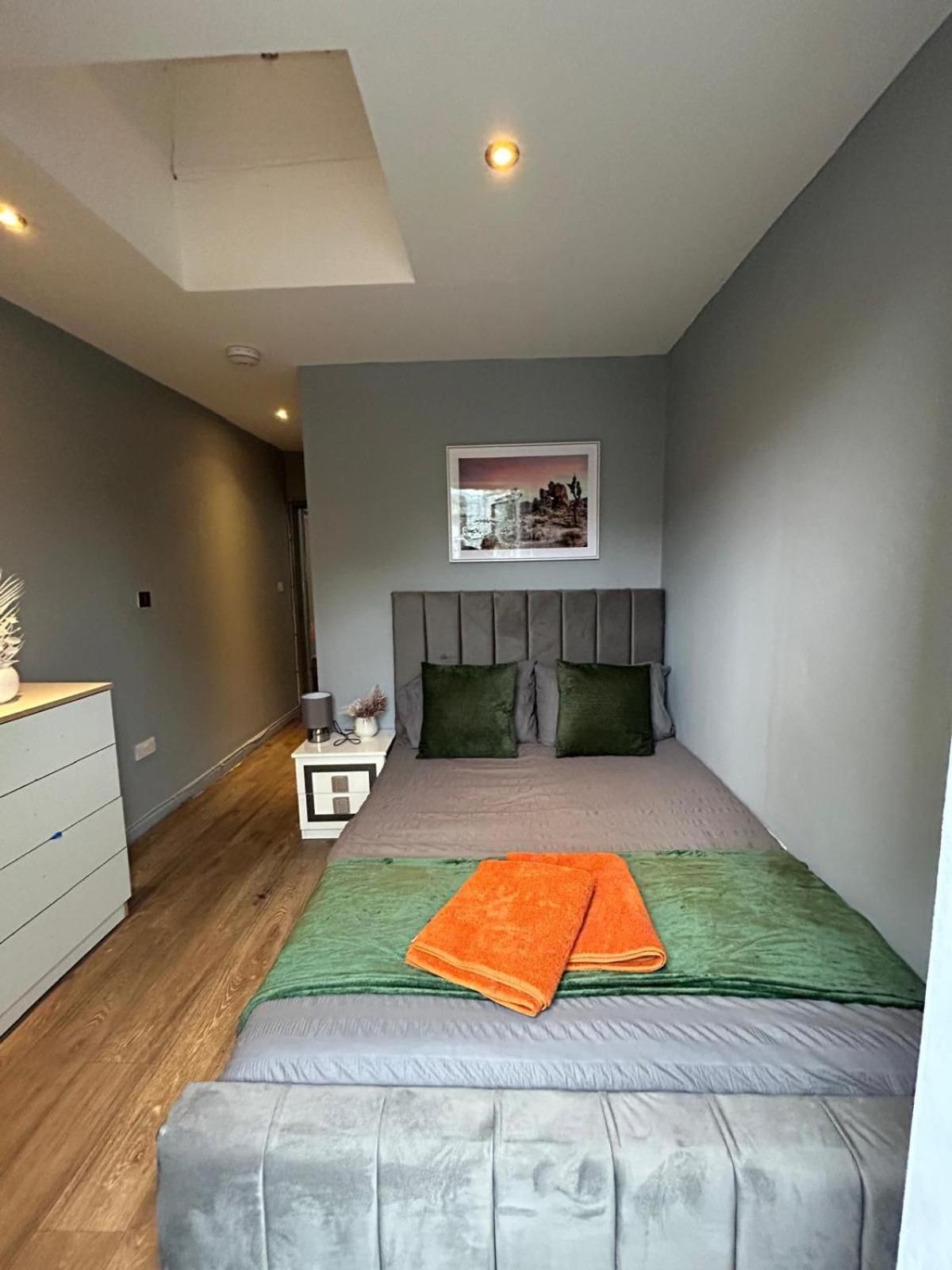 2 Bedroom Flat In Euston 2 Mins Away From Station, No Lift ロンドン エクステリア 写真
