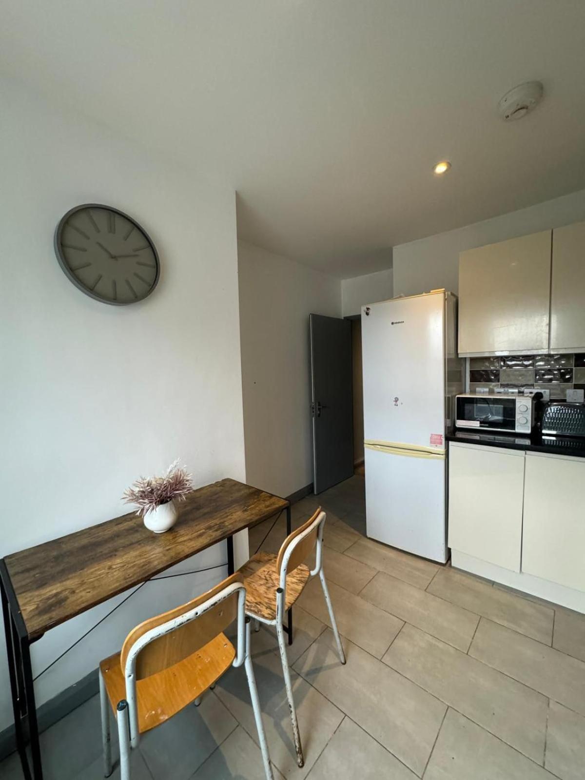 2 Bedroom Flat In Euston 2 Mins Away From Station, No Lift ロンドン エクステリア 写真