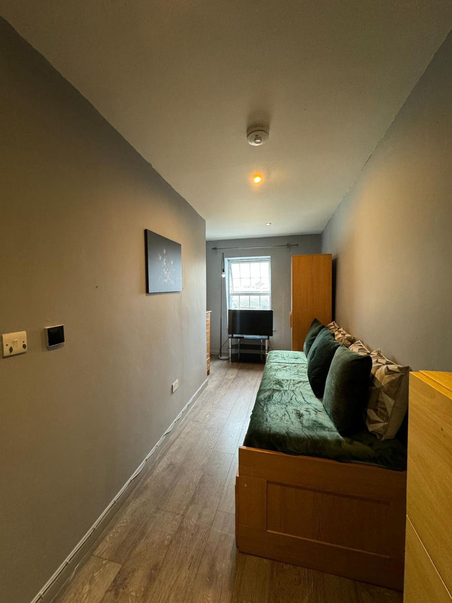 2 Bedroom Flat In Euston 2 Mins Away From Station, No Lift ロンドン エクステリア 写真