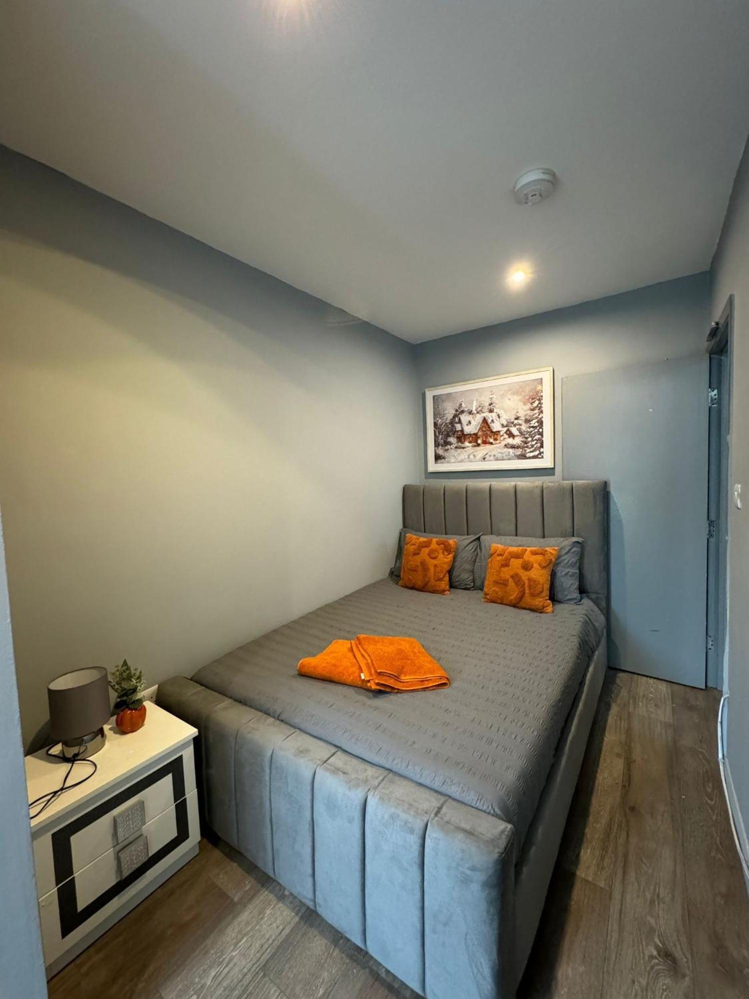 2 Bedroom Flat In Euston 2 Mins Away From Station, No Lift ロンドン エクステリア 写真