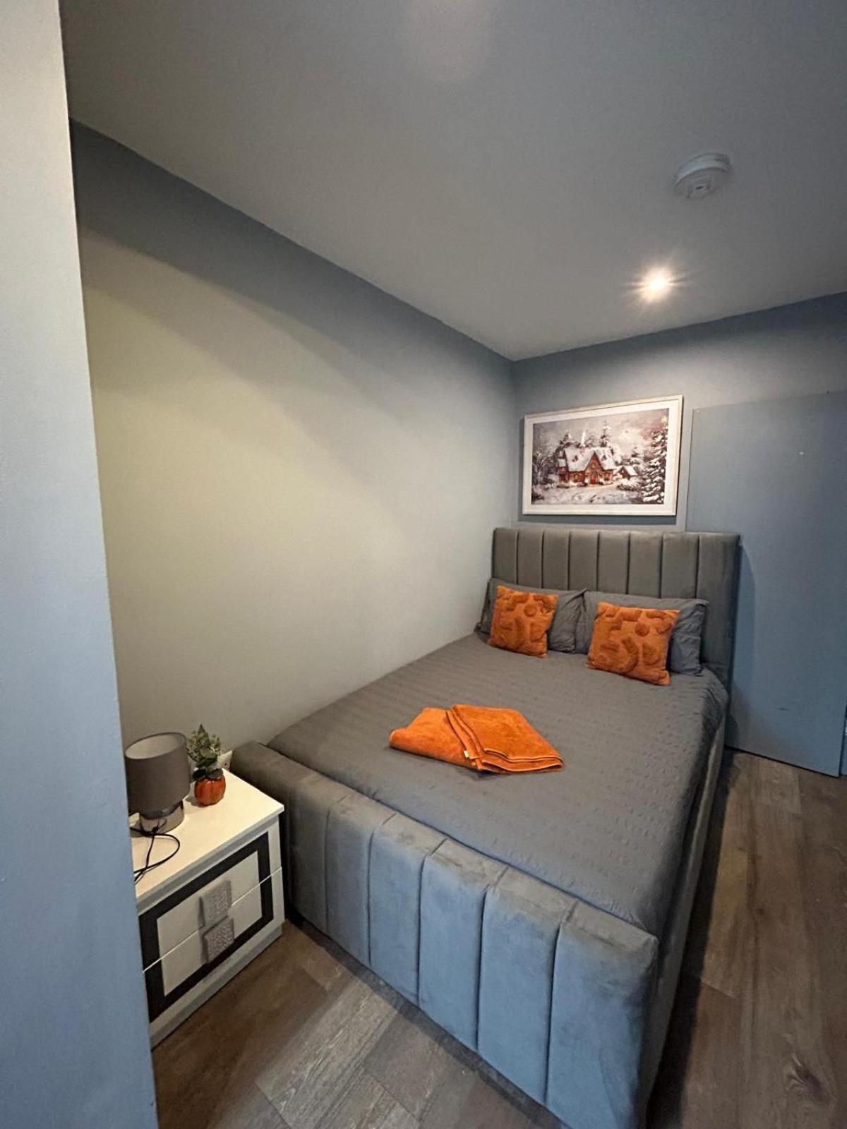2 Bedroom Flat In Euston 2 Mins Away From Station, No Lift ロンドン エクステリア 写真
