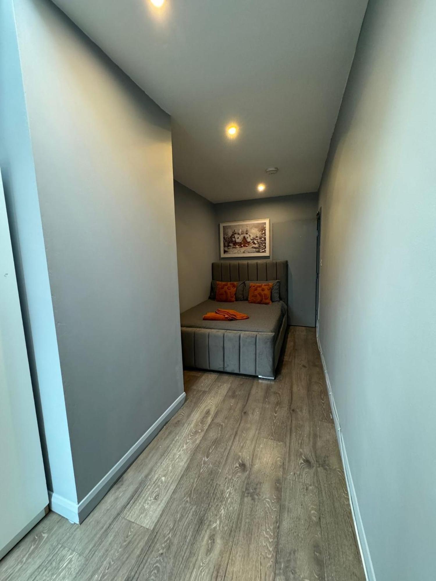 2 Bedroom Flat In Euston 2 Mins Away From Station, No Lift ロンドン エクステリア 写真
